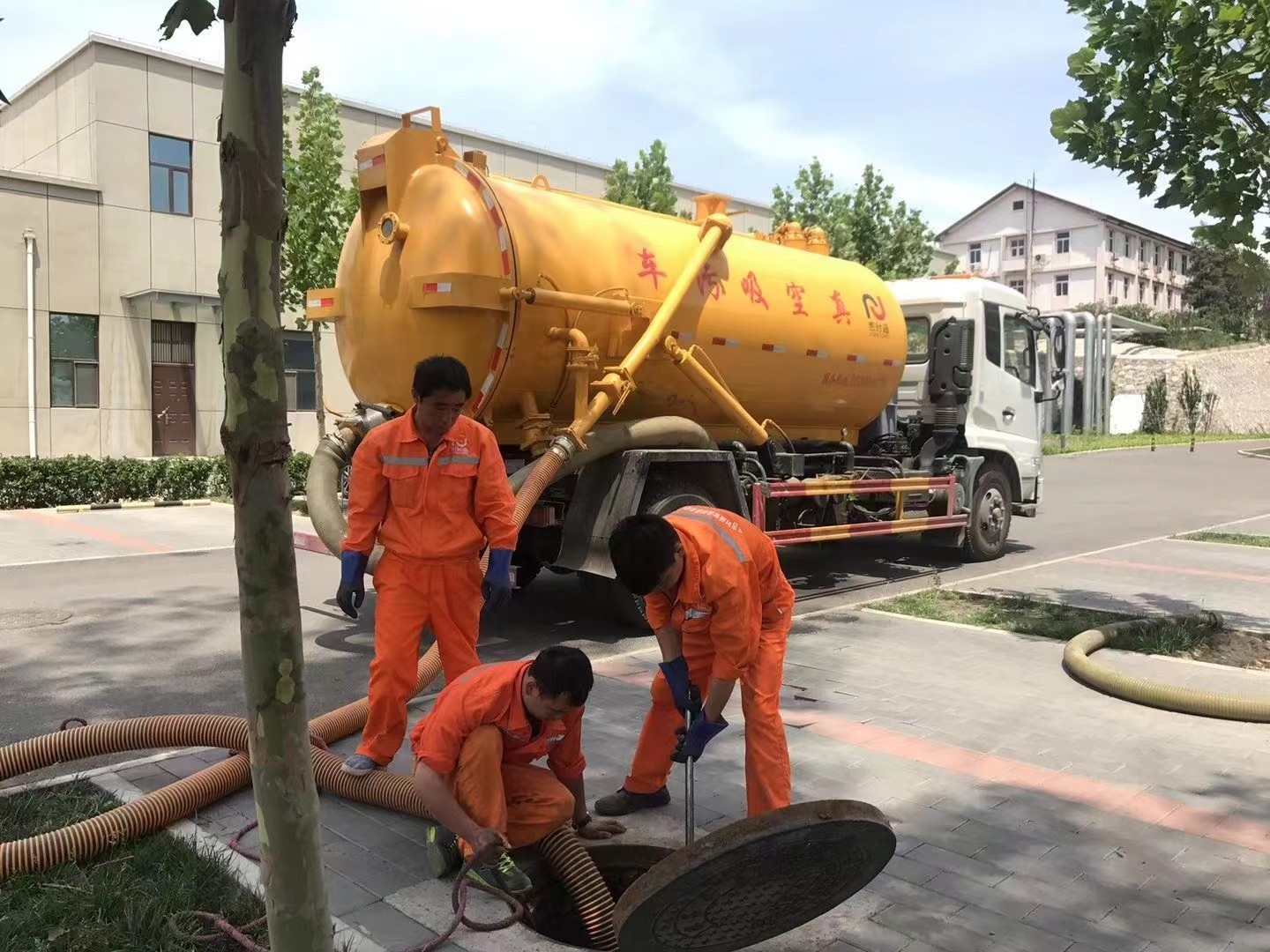 翁源化粪池清理与5-8吨吸粪车施工效率分析
